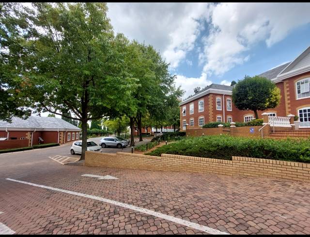 202M² OFFICE TO LET IN BRYANSTON